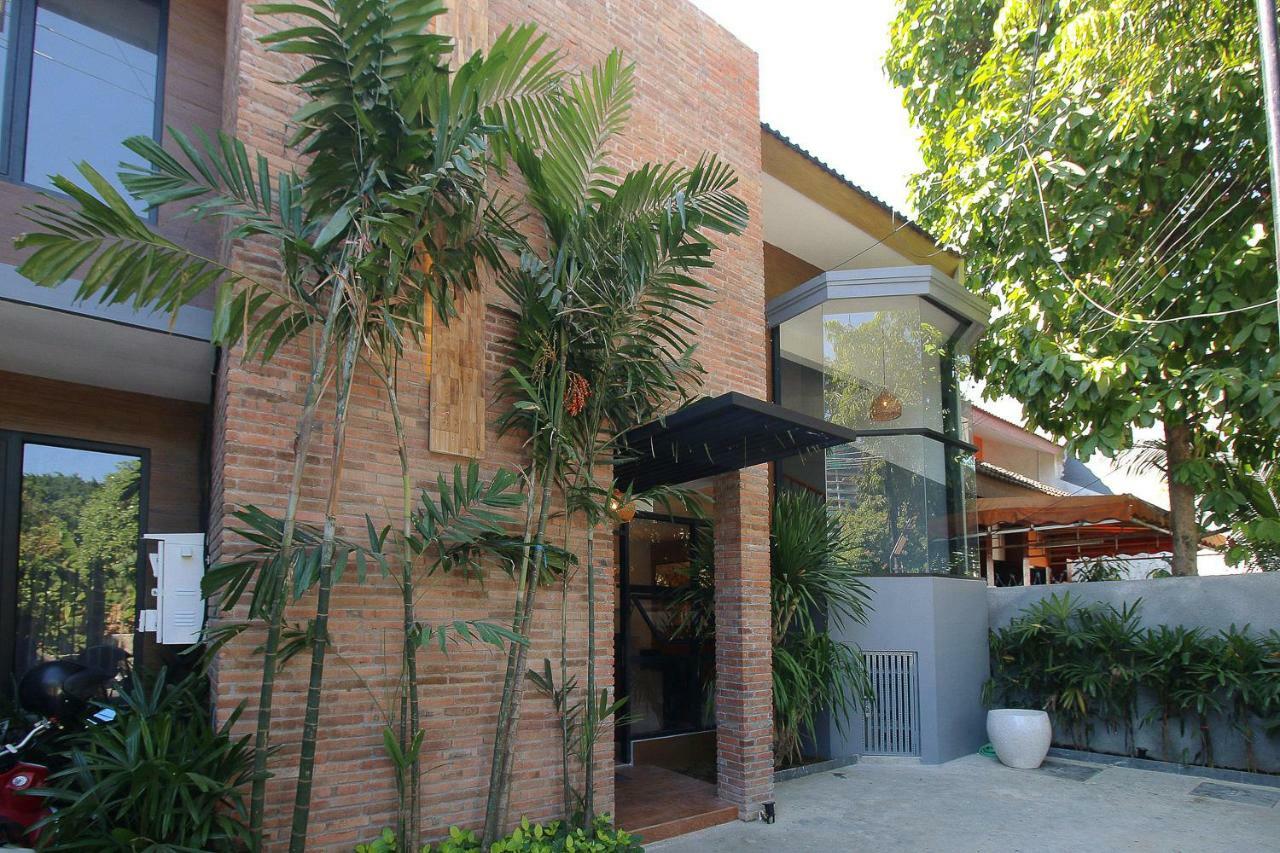 Pakis Residence Surabaya Bagian luar foto